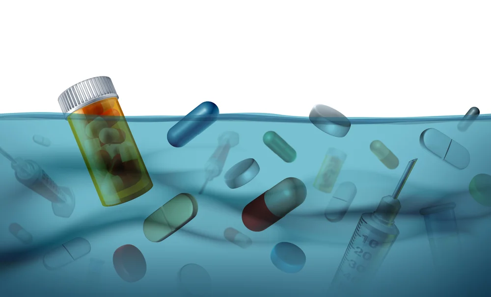 Le microplastiche possono favorire la resitenza agli antibiotici - immagine Pharmaceutical Technology @Shutterstock