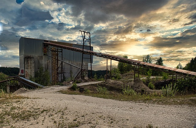 Le miniere abbandonate sono un importante rischio per l'ambiente - immagine Lost-Places-World-com @Pixabay