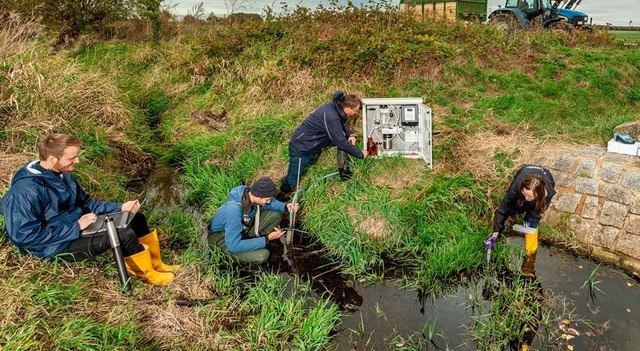 E' importante raccogliere quanti più dati possibili sulla presenza dei pesticidi nell'ambiente e soprattutto in acqua - immagine Smart Water Magazine