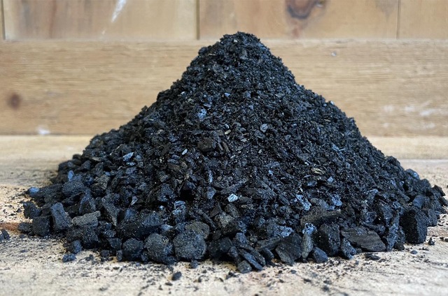 Il Biochar è ottimo come assorbente per svariati inquinanti anche in acqua - immagine Arthur's Point Farm