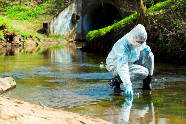 La concentrazione degli antibiotici in acqua può essere molto variabile ed è importante conoscerla - immagine UNEP