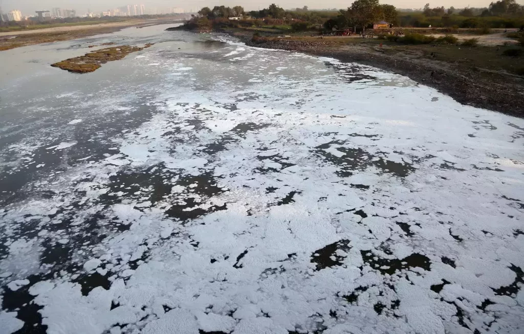 Un fiume contaminato dalla presenza di antibiotici in grande quantità - immagine ET Healthworld